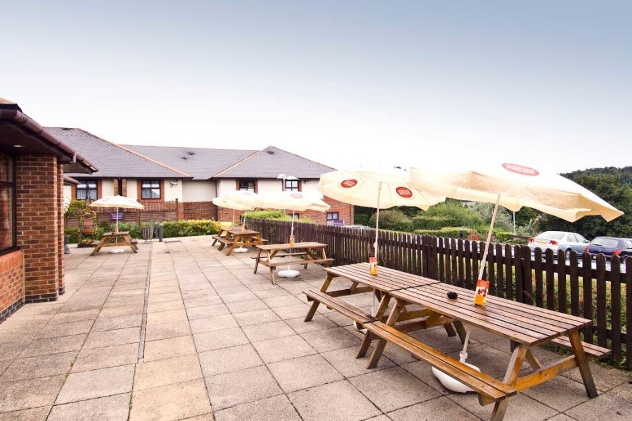 Premier Inn High Wycombe/Beaconsfield Exterior foto